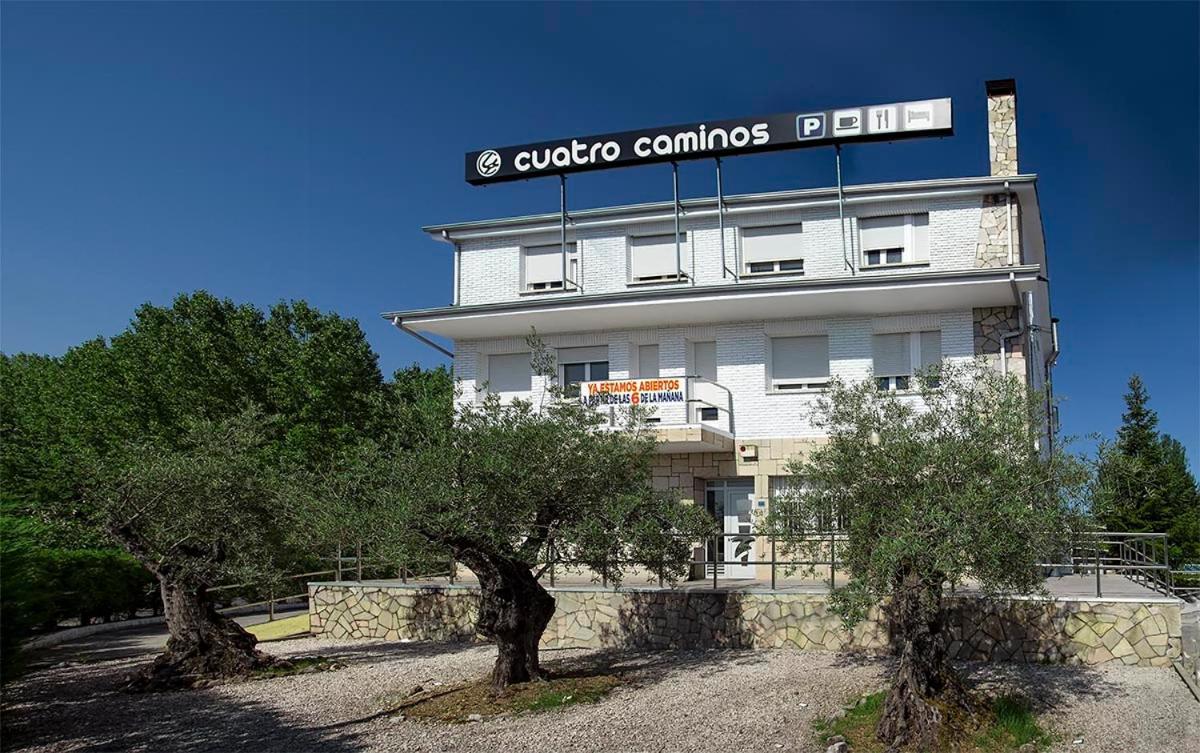 Hostal Restaurante Cuatro Caminos Cubillos del Sil Exterior foto